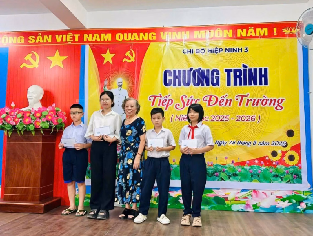 Bà Hoàng Thị Hồng Thơm - một tấm gương sáng về lòng tốt