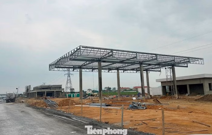 Thực trạng thi công dở dang tại trạm dừng nghỉ cao tốc Bắc - Nam đoạn qua xã Hạnh Quảng, Nghệ An.