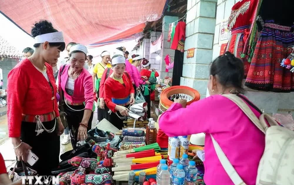 "Điểm Hẹn Vùng Cao" Tại Hà Nội: Lựa Chọn "Né" Tắc Đường Dịp 30/4