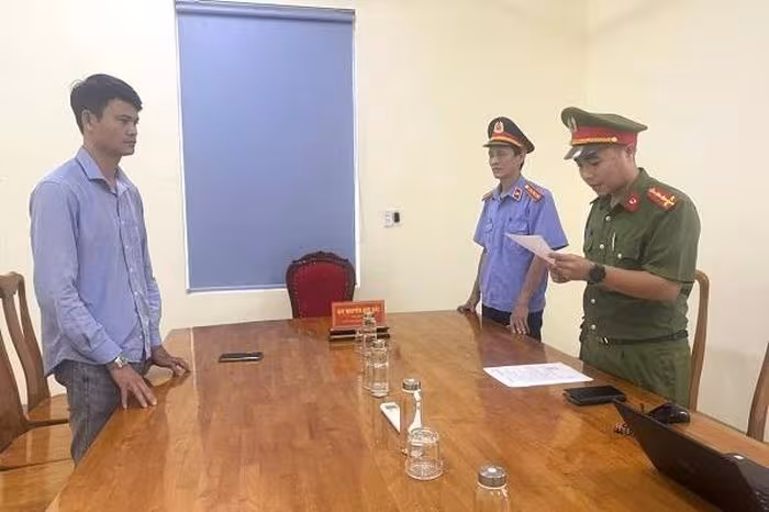 Khởi Tố Giám Đốc Sản Xuất Nước Tăng Lực Giả Gần Trường Học