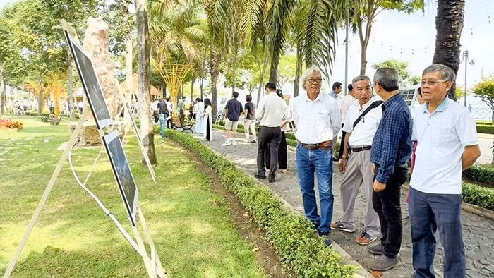Không gian triển lãm mở, kết nối nghệ thuật với đời sống thường nhật của người dân.