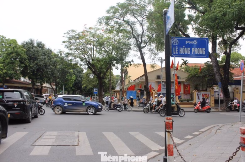 Xe ô tô trên 16 chỗ bị cấm quay đầu tại nút giao Ngọc Hà - Lê Hồng Phong để giảm thiểu ùn tắc.