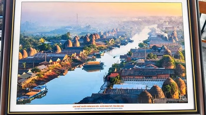 Một trong những tác phẩm tiêu biểu của nghệ sĩ Vinh Hiển, thể hiện góc nhìn sâu sắc về quê hương.