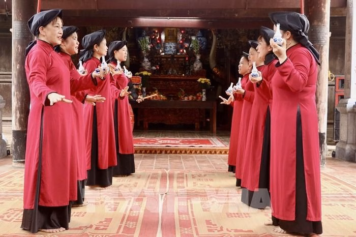 Điệu "Hát mời rượu" là một trong những điểm nhấn đặc sắc nhất của chặng Hát Hội, thể hiện sự hiếu khách và tinh tế của người dân Hùng Lô.