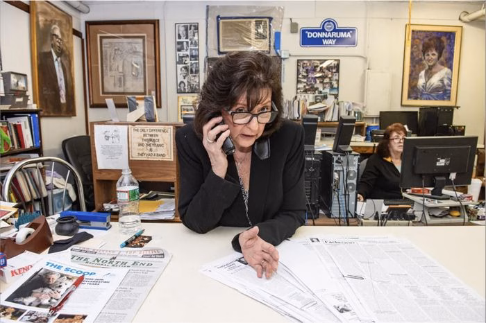 Bà Pamela Donnaruma, chủ bút kiêm tổng biên tập tờ Boston Post-Gazette - tờ báo tuần của cộng đồng người Mỹ gốc Ý, ảnh chụp vào tháng 4/2019. Tờ báo do ông nội của bà Donnaruma sáng lập. Ảnh: The New Yorker