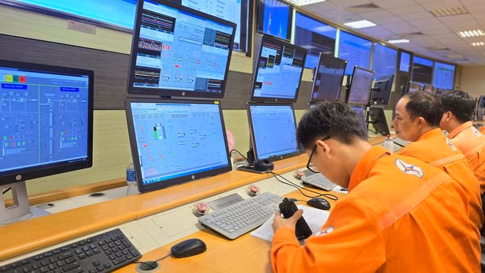 Trong công tác điều độ hệ thống điện, việc huy động các tổ máy nhiệt điện chạy dầu thường là phương án cuối cùng (Ảnh: Hồng Hạnh).