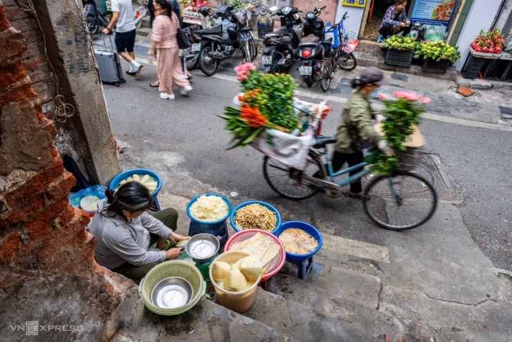 Hoạt động buôn bán tại chợ Thanh Hà hiện nay đã đi vào nề nếp, không còn tình trạng tràn ra vỉa hè.