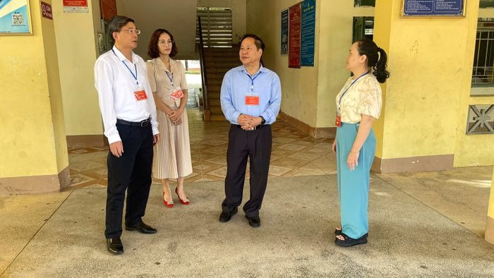 Hoạt động kiểm tra tại điểm thi Trường THPT Chu Văn An.