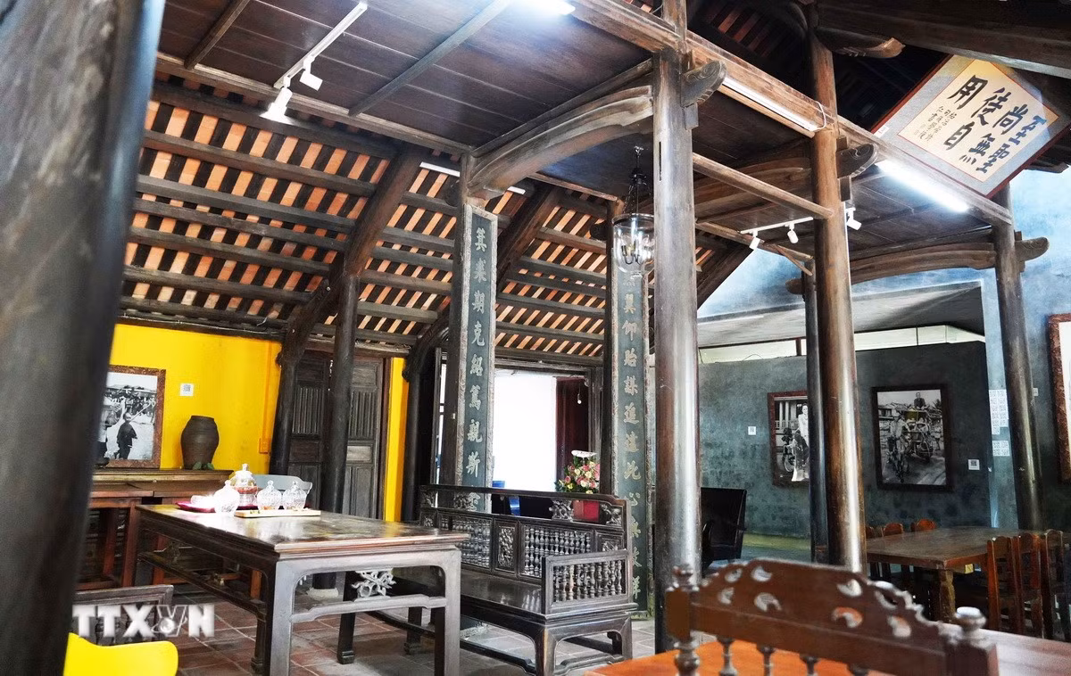 Những ngôi nhà cổ tại phố cổ Gia Hội vẫn giữ được cấu trúc nhà rường truyền thống, minh chứng cho sự hưng thịnh của tầng lớp thị dân xưa. (Ảnh: Nguyên Lý/TTXVN)