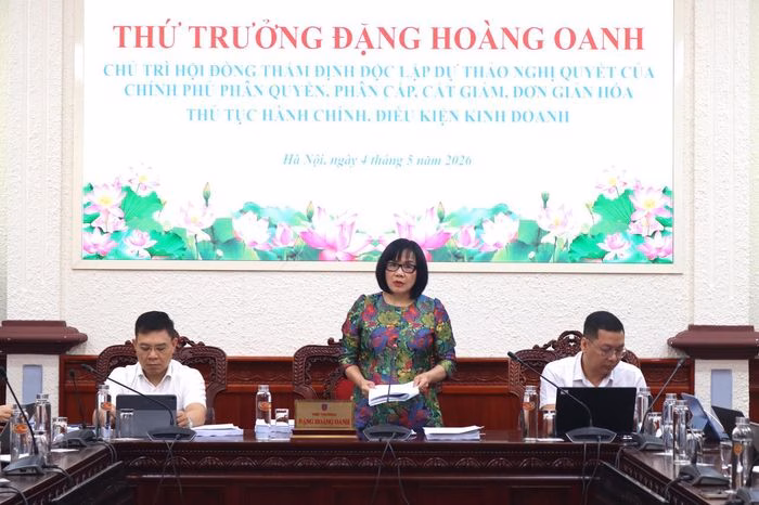 Thứ trưởng Đặng Hoàng Oanh nhấn mạnh việc tháo gỡ điểm nghẽn pháp lý để thúc đẩy môi trường kinh doanh.