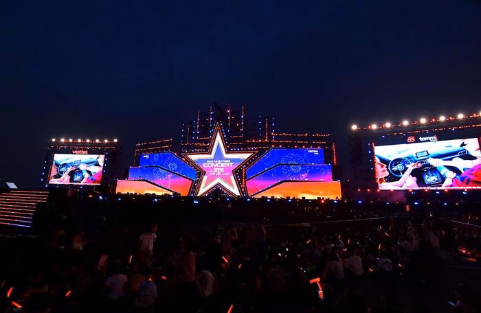 Không gian choáng ngợp của Concert “Sao nhập ngũ 2026” tối ngày 9/5 tại Trường đua F1, Mỹ Đình, Hà Nội.
