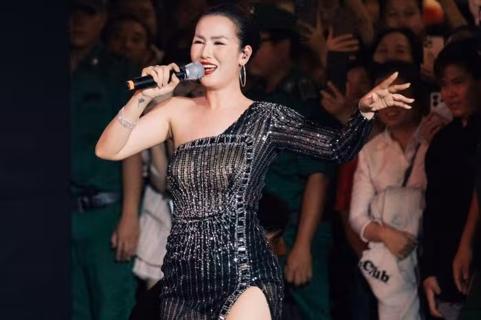 Võ Hạ Trâm trải lòng về 19 năm ca hát: ‘Con đường này chưa bao giờ dễ dàng’