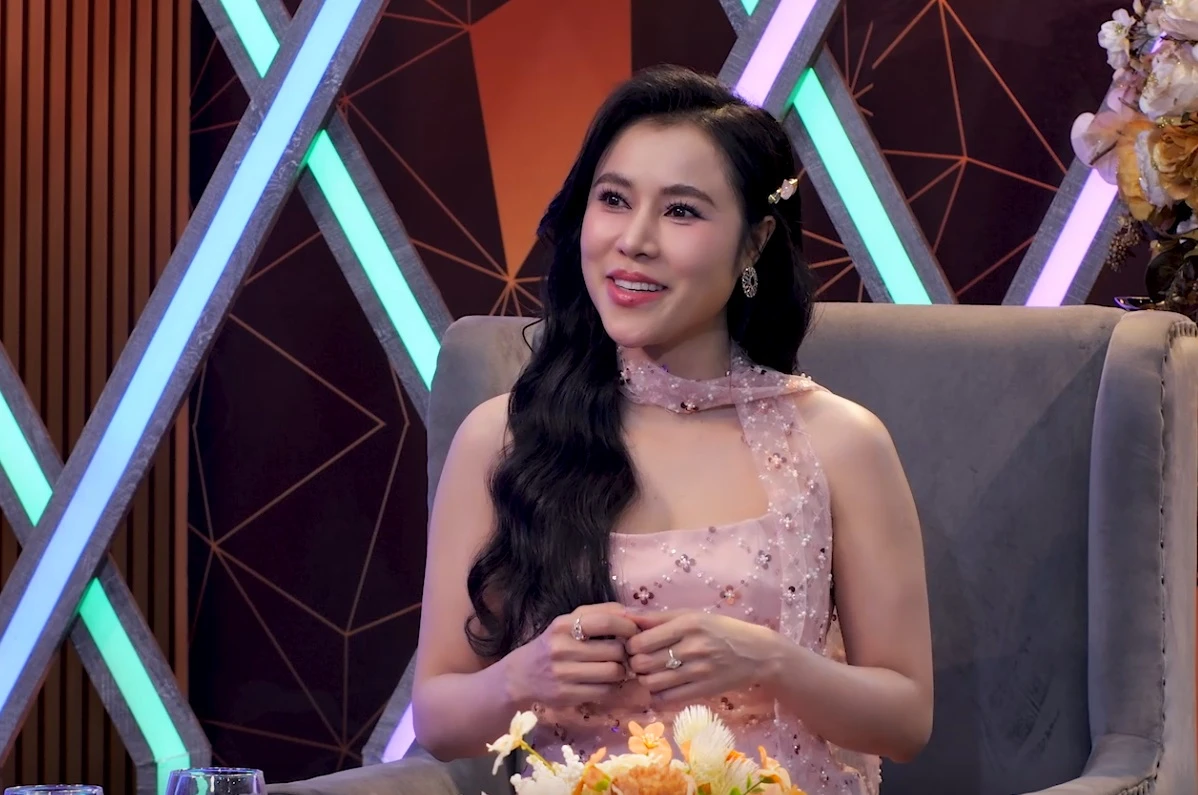 Ca sĩ bolero Hồng Gấm từng gây chú ý khi song ca cùng Quang Lê