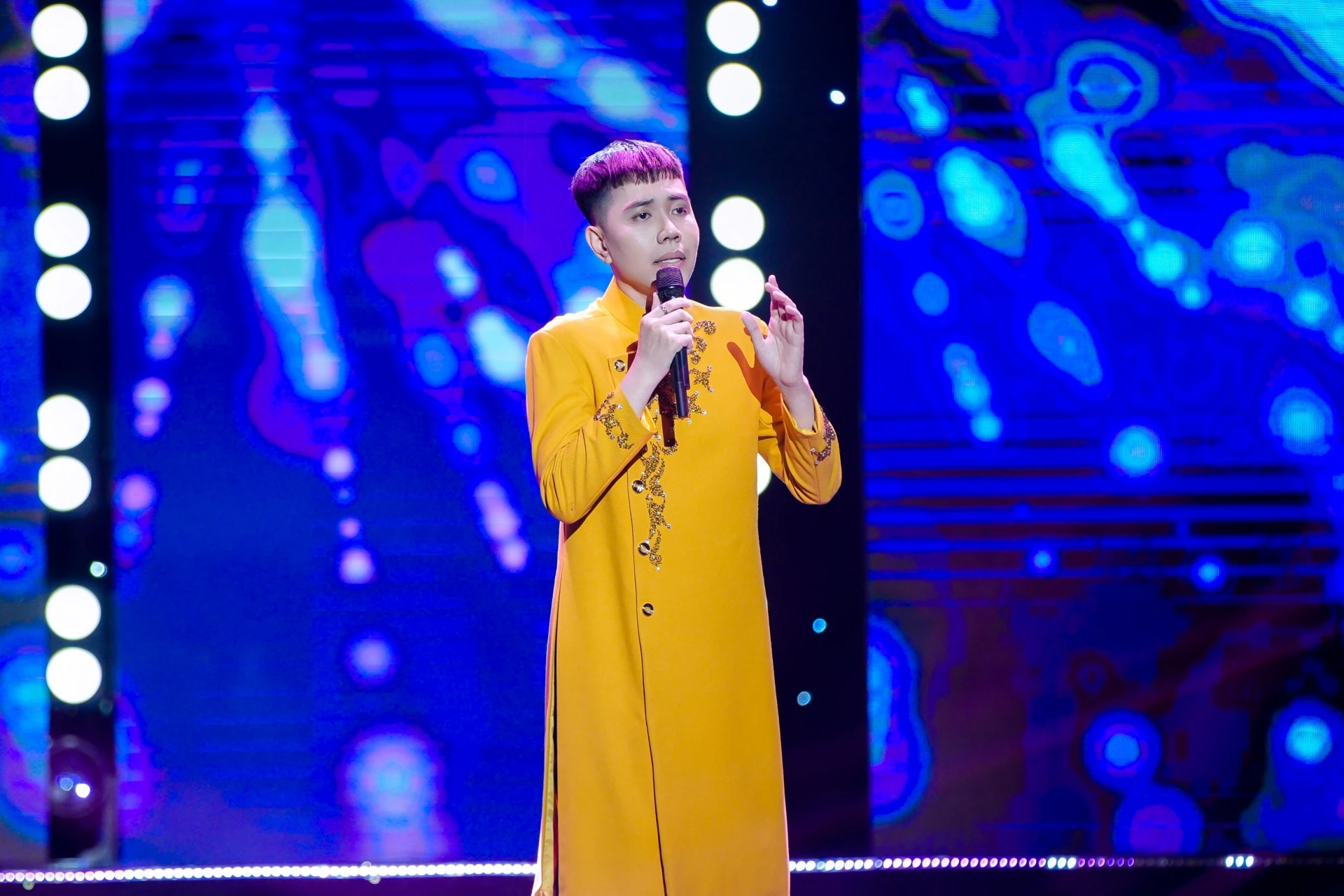Hà Phương khiến dàn giám khảo thích thú với màn hóa thân thành danh ca Giao Linh trên sân khấu Biến hóa bất ngờ. Ảnh: NSX