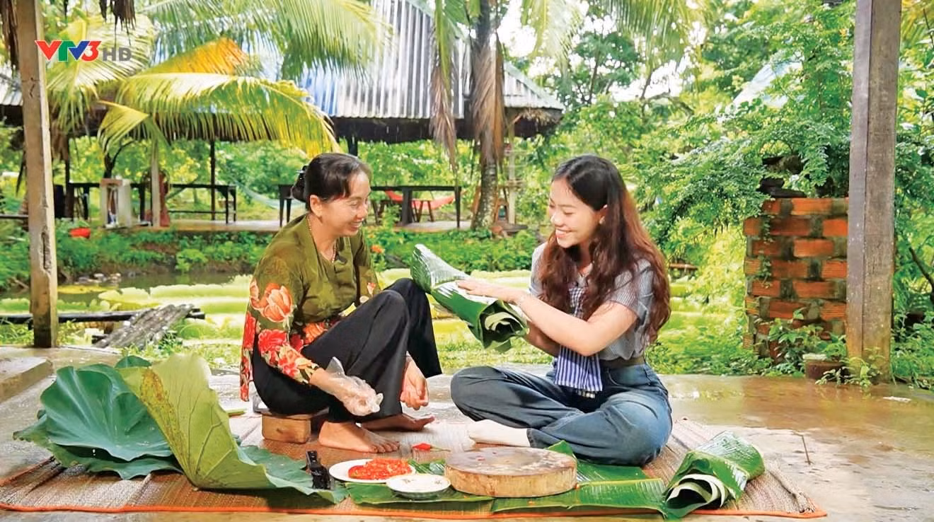 Hiền Trang dẫn chương trình Nét đẹp ẩm thực Việt trên sóng VTV3