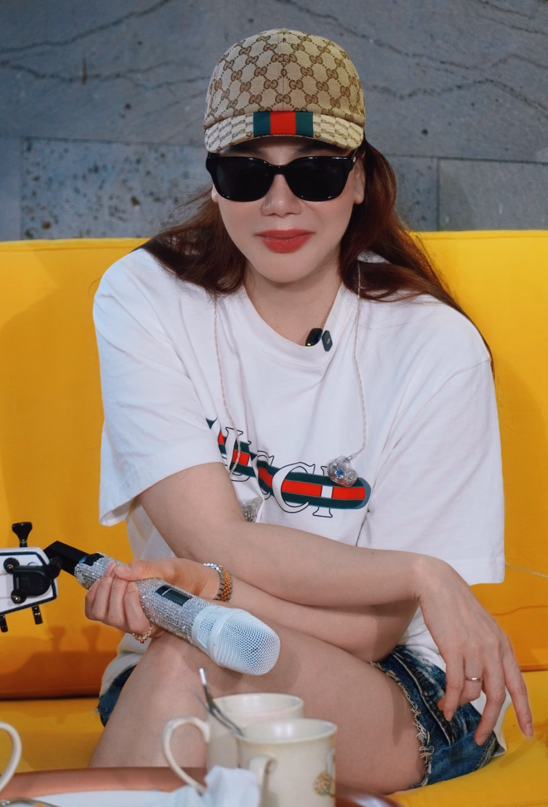 Hồ Quỳnh Hương trong buổi tập luyện.