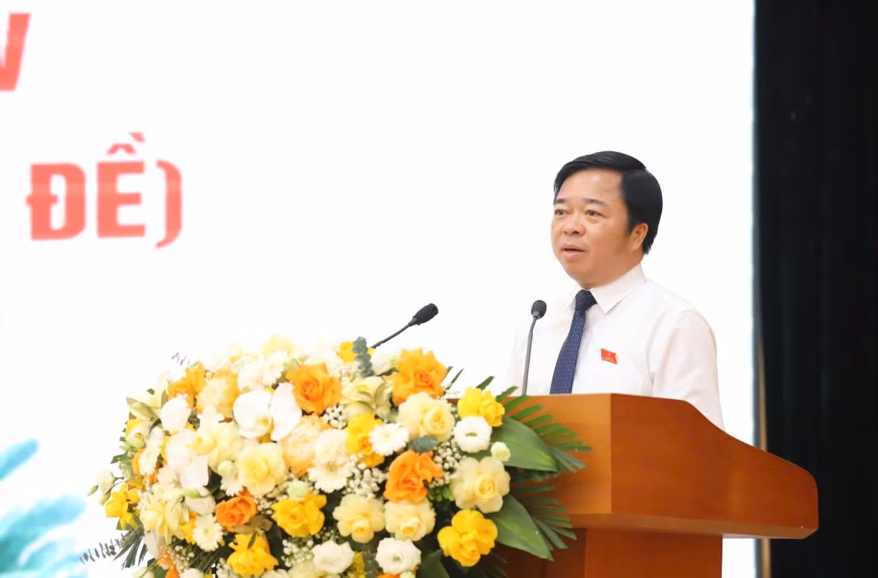 Ông Bùi Văn Lương - Chủ tịch HĐND tỉnh Thái Nguyên phát biểu tại kỳ họp.