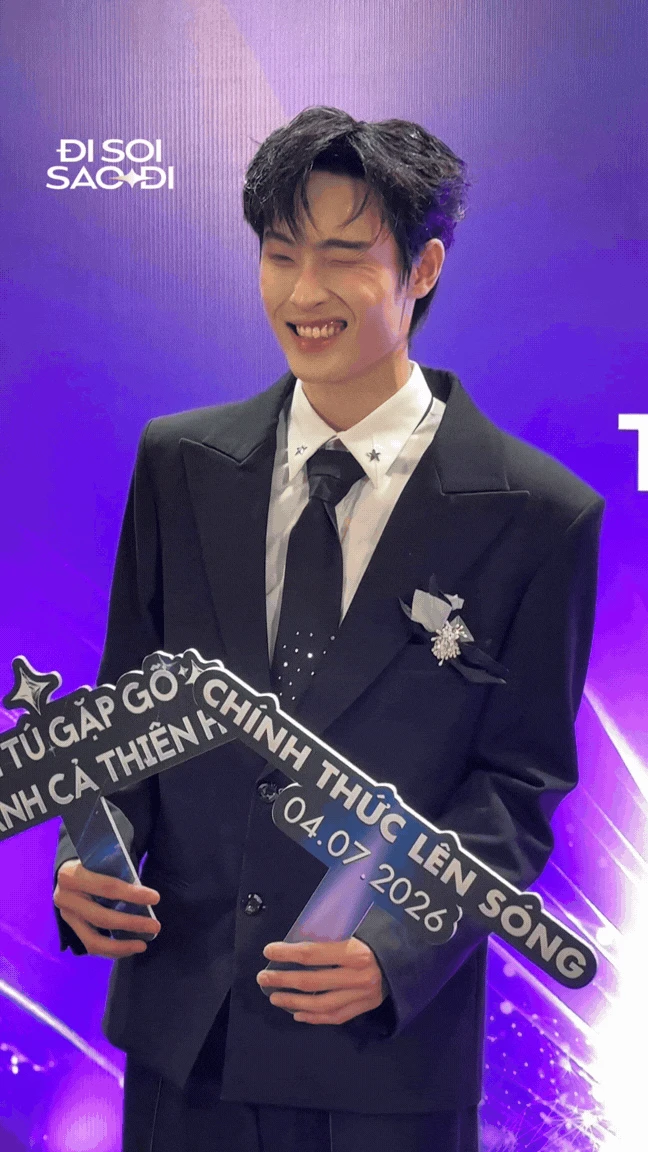 Wren Evans tương tác với fan tại thảm đỏ
