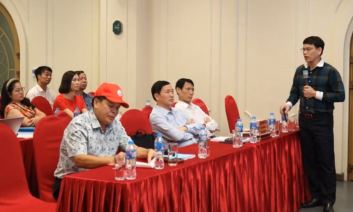 Các chuyên gia trao đổi về kinh nghiệm phát triển du lịch bền vững.